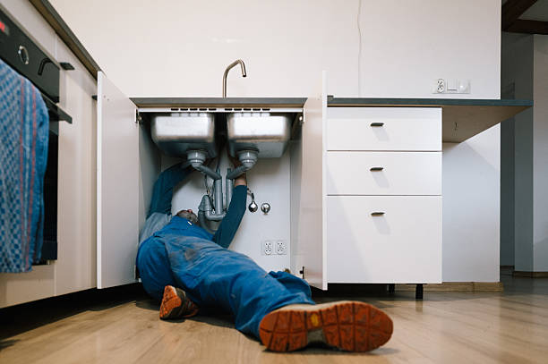 Professional Emergency Plumber technician working in Central, LA